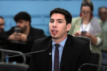 Vereador Jean Ferreira durante sessão nesta quinta-feira (4) - Foto: Divulgação/ Câmara dos Vereadores de CG