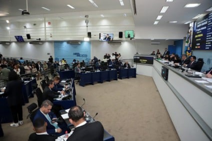 Vereadores debatem a doação da área hoje ocupada pelo Batalhão de Trânsito para o futuro Fórum Criminal - Foto: Divulgação/Câmara dos Vereadores de CG