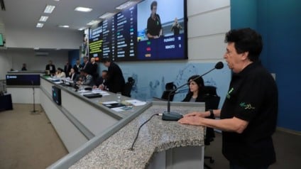 Paulo Pereira na tribuna da Câmara (Foto: Reprodução/ CMCG)