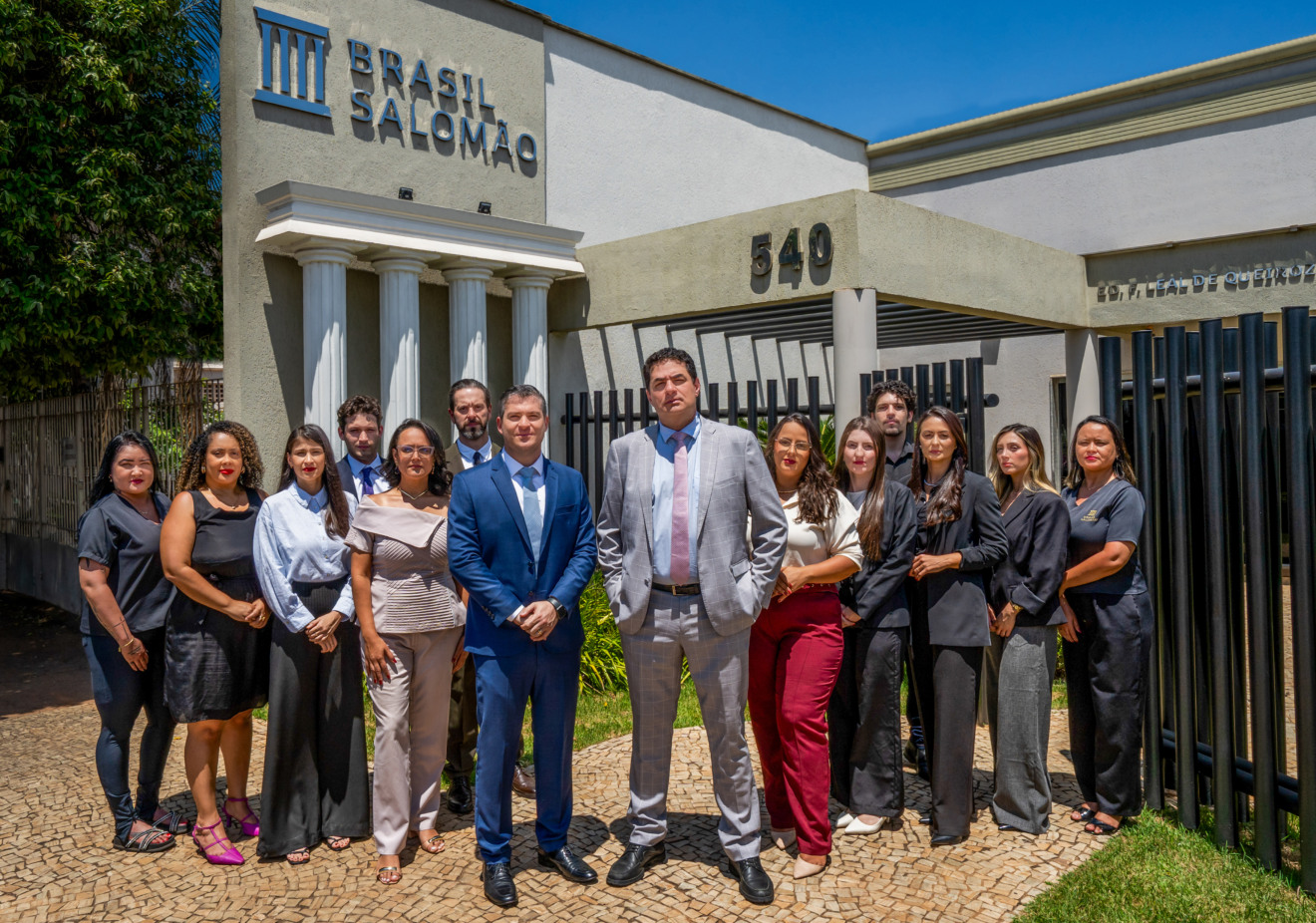 Equipe da unidade Três Lagoas do Brasil Salomão e Matthes Advocacia, liderada pelo coordenador André Milton Denys Pereira (ao centro)- foto Leonardo Paula