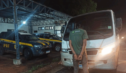 O condutor informou que furtou o veículo em um bar na Casa Verde, e viria para Dourados, onde possui familiares. (Divulgação PRF)