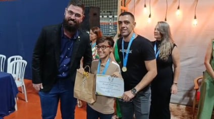 Além de homenageados, estudantes participaram de um sorteio de prêmios (Foto: Mauro Silva/Cultura FM)