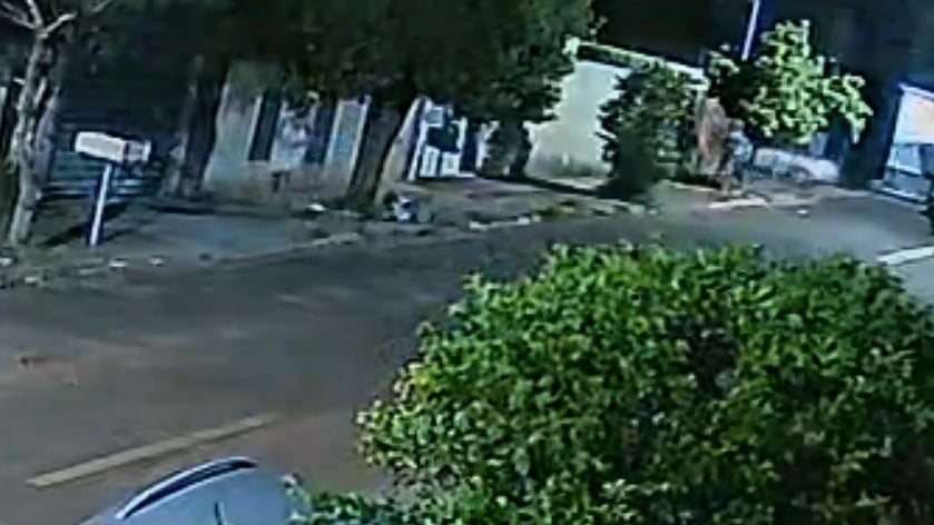 Agressor continua foragido (Foto: Reprodução/ Câmera Segurança)