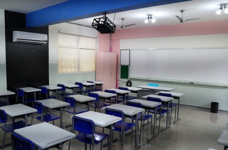 Pais devem ficar atentos às diferenças de valores e às regras contratuais ao escolher a instituição de ensino para 2026 - Foto: Divulgação/Governo de MS