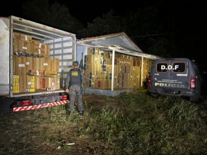 Carga milionária estava em uma casa e em um caminhão-baú com placas falsas - Foto: Divulgação/DOF