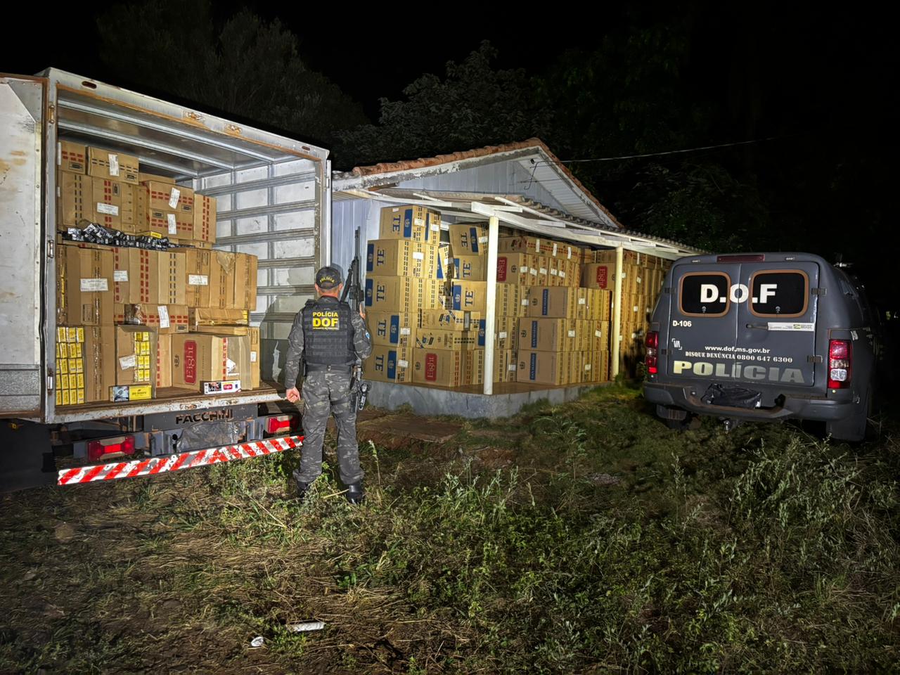 Carga milionária estava em uma casa e em um caminhão-baú com placas falsas - Foto: Divulgação/DOF