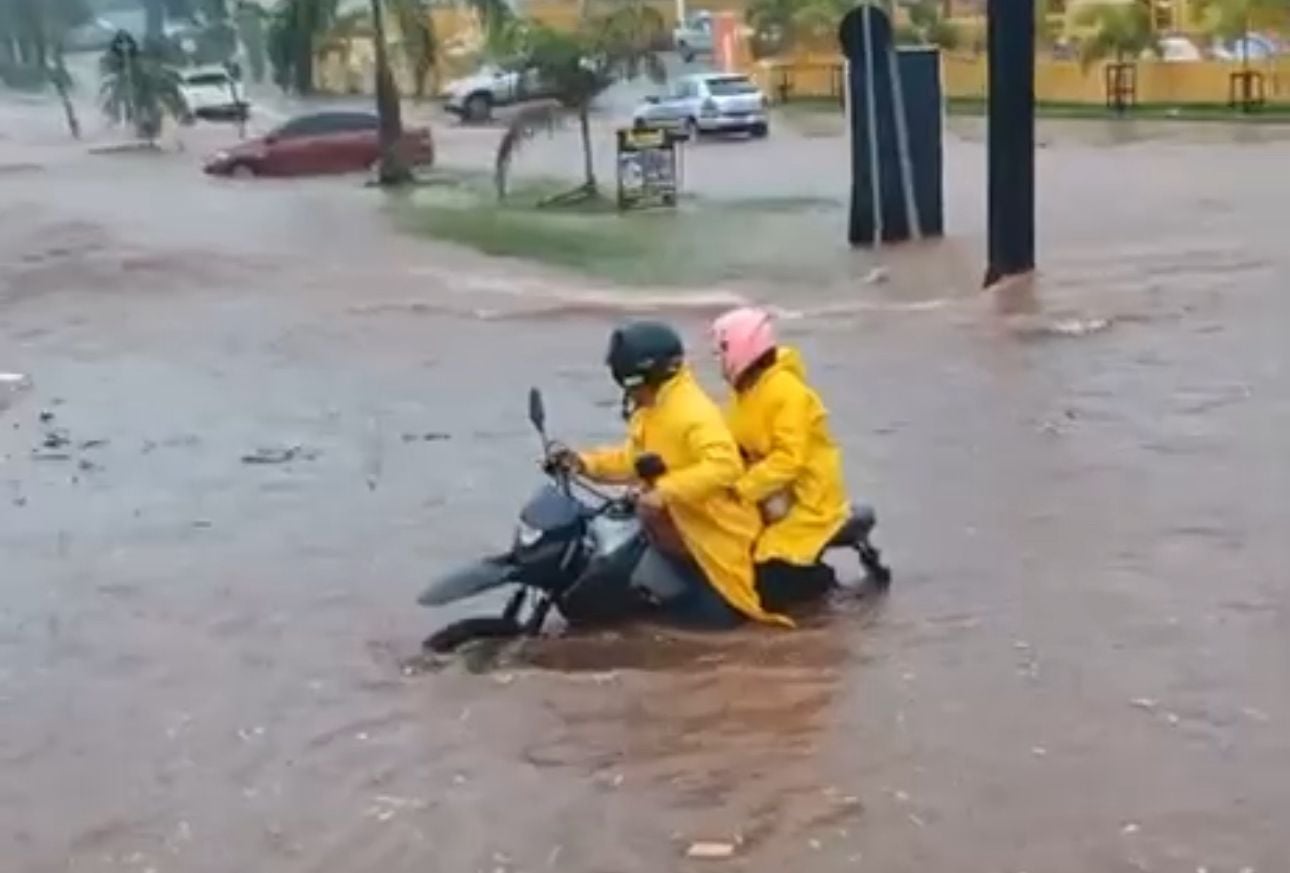 Em 40 minutos chuva chegou a 110 mm / Foto: Redes Sociais/Reprodução