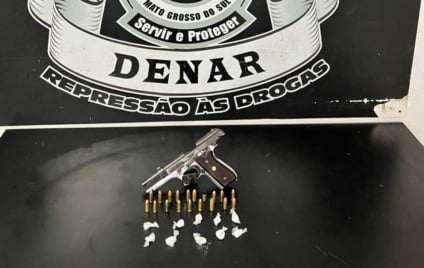 Material apreendido pela DENAR no Jardim Campo Nobre inclui pistola, munições, cocaína e motocicleta usada pelos suspeitos - Foto: Divulgação Polícia Civil