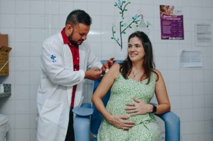 Ação busca ampliar o acesso à vacina que protege bebês contra o vírus sincicial respiratório - Foto: Divulgação/Prefeitura de CG