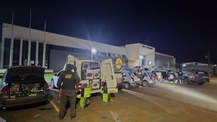 Carga apreendida pelo DOF incluía cigarros, eletrônicos e pneus transportados em sete veículos interceptados na MS-164 - Foto: Divulgação/DOF