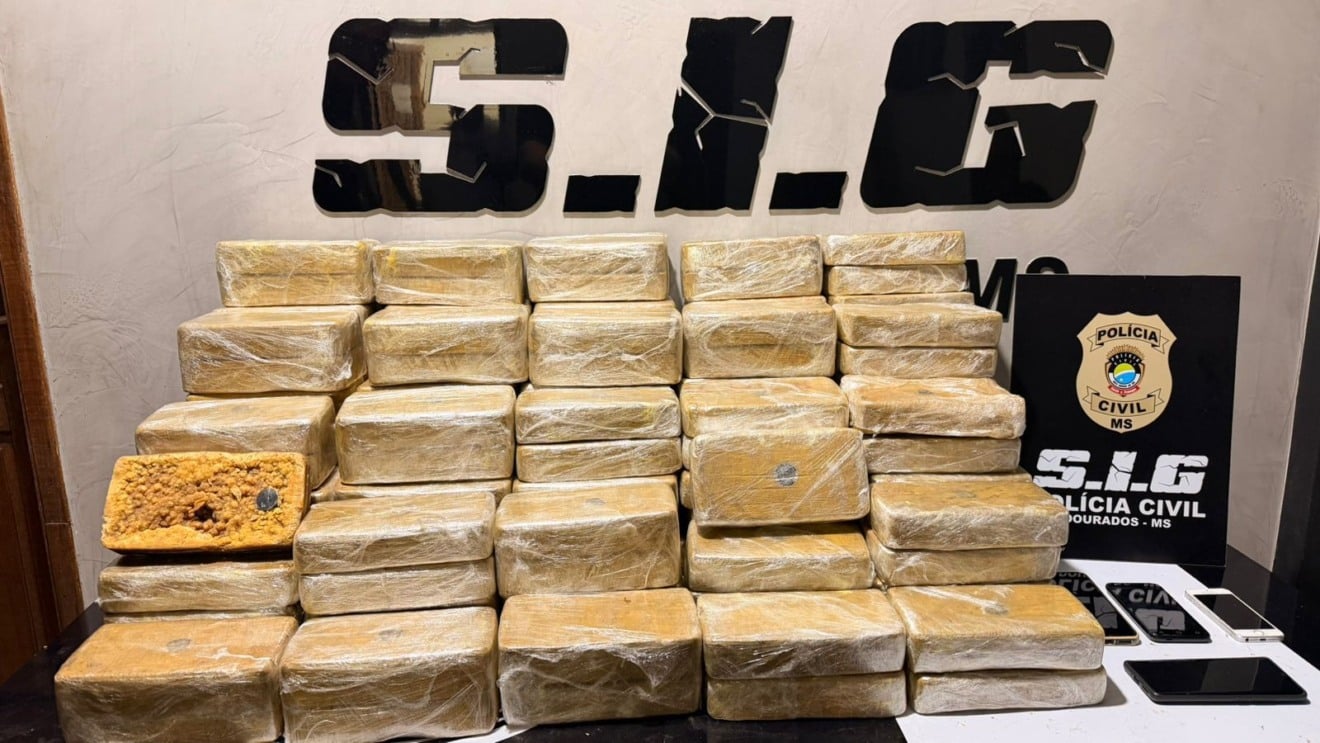 A droga, os veículos utilizados e aparelhos celulares foram apreendidos e os dois investigados presos em flagrante. / Foto: SIG/Reprodução A droga, os veículos utilizados e aparelhos celulares foram apreendidos e os dois investigados presos em flagrante. / Foto: SIG/Reprodução