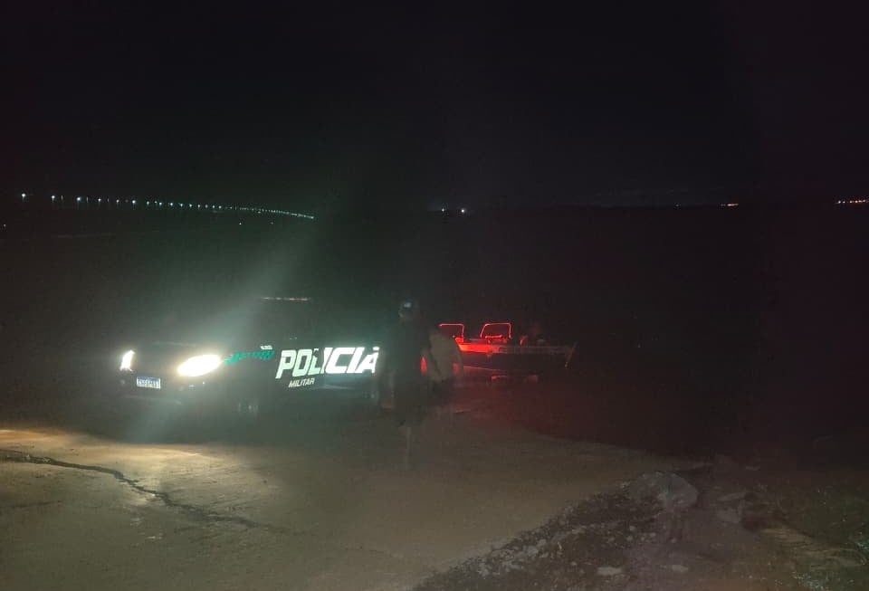 Náufragos foram levados ao Pronto-Socorro e liberados logo após o atendimento médico (Foto: PMA) Náufragos foram levados ao Pronto-Socorro e liberados logo após o atendimento médico (Foto: PMA)