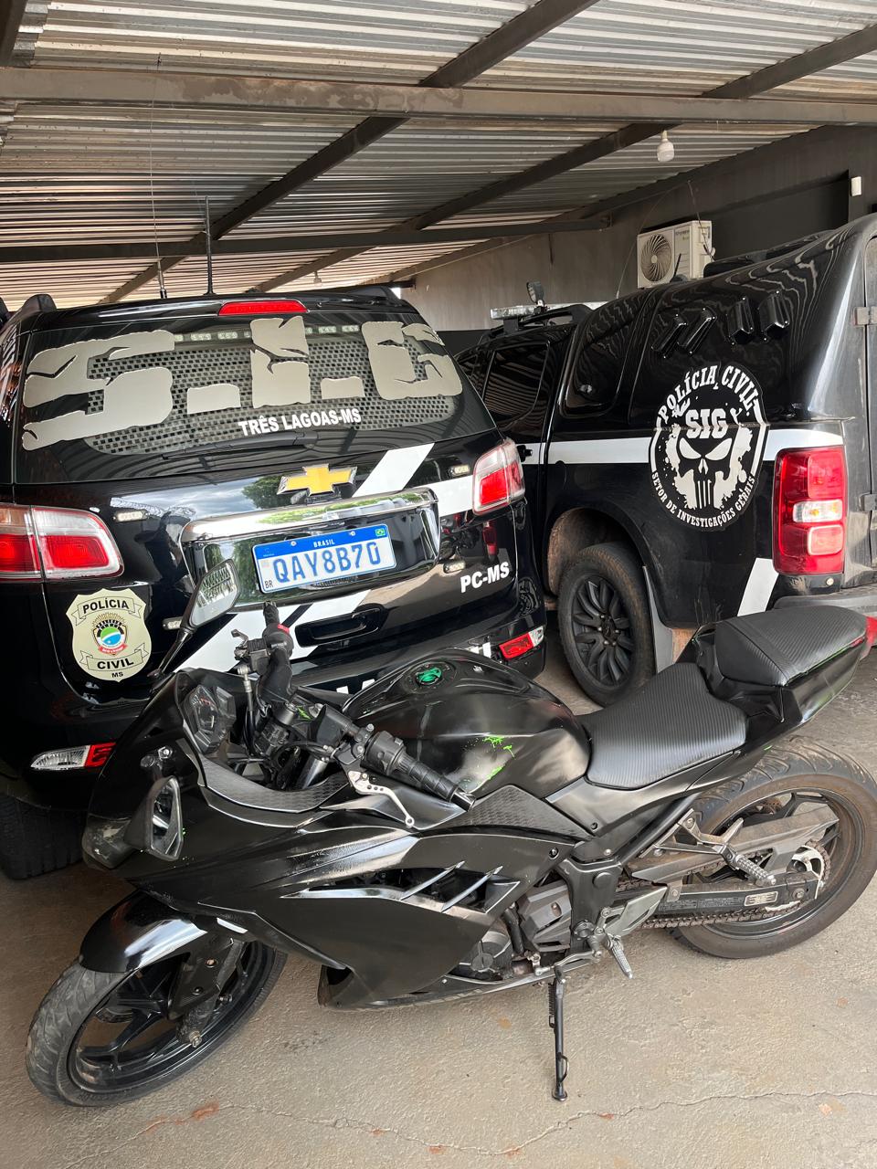 Moto foi roubada em meados de agosto por dois ladrões armados e foi repintada por criminosos para fugir de possível reconhecimento. Foto: Divulgação/SIG. Moto foi roubada em meados de agosto por dois ladrões armados e foi repintada por criminosos para fugir de possível reconhecimento. Foto: Divulgação/SIG.