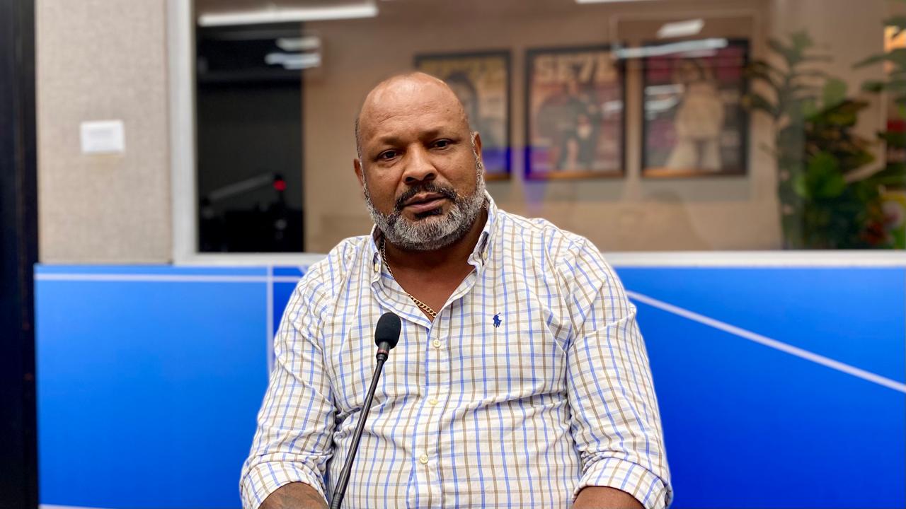 De acordo com o secretário, um dos maiores obstáculos tem sido conciliar a demanda crescente por melhorias urbanas com períodos de chuvas intensas, que acabam comprometendo o andamento de diversas frentes de trabalho. Foto: Antônio Luiz/RCN 67. De acordo com o secretário, um dos maiores obstáculos tem sido conciliar a demanda crescente por melhorias urbanas com períodos de chuvas intensas, que acabam comprometendo o andamento de diversas frentes de trabalho. Foto: Antônio Luiz/RCN 67.