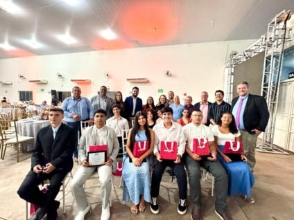 Delegados representantes das escolas e os vereadores (Foto: Graziella Dias)