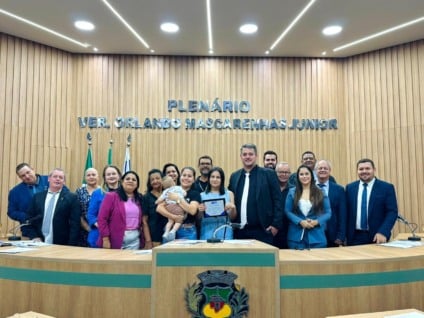 Lívia Maria destacou a importância da moção entregue pela Câmara (Foto: Graziella Dias/Assessoria)