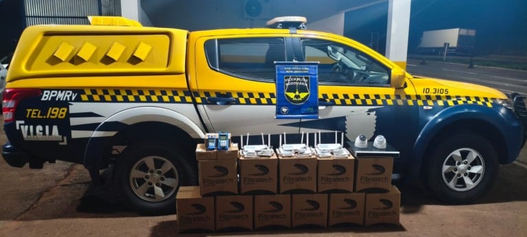 Material foi apreendido no interior do veículo / Foto: PMRv/Reprodução