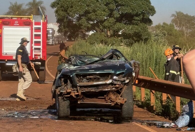 Acidente grave na BR-267 em Maracaju (Foto: Hosana de Lourdes/Tudo do MS) Acidente grave na BR-267 em Maracaju (Foto: Hosana de Lourdes/Tudo do MS)