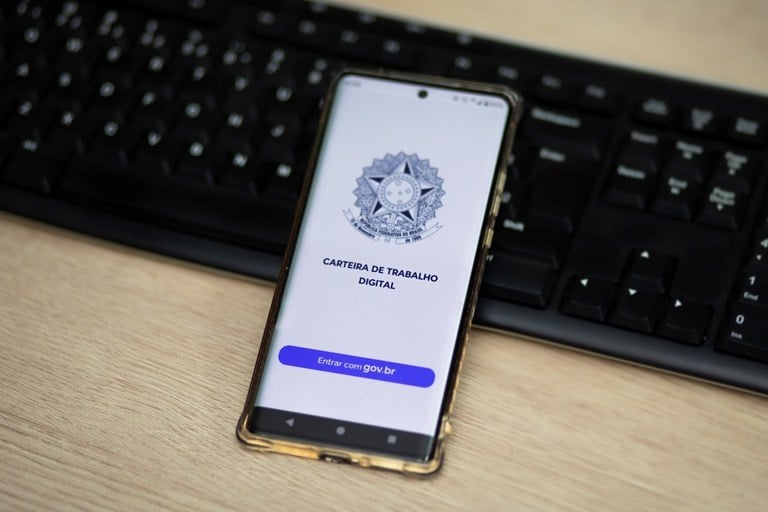 Interessados devem levar Carteira de Trabalho física ou digital - Foto: Arquivo RCN67 Interessados devem levar Carteira de Trabalho física ou digital - Foto: Arquivo RCN67