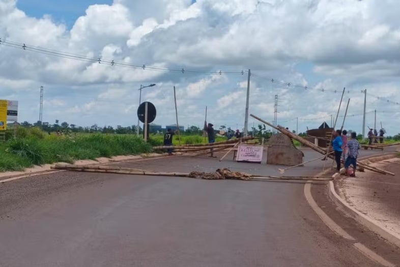 Bloqueio parcial da MS-162 foi retomado nessa semana / Foto: Polícia Militar Rodoviária/Reprodução Bloqueio parcial da MS-162 foi retomado nessa semana / Foto: Polícia Militar Rodoviária/Reprodução