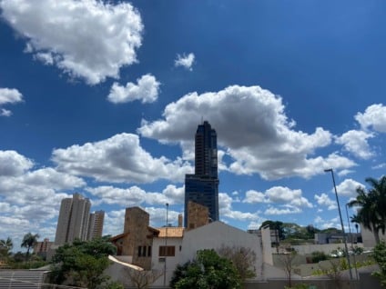 • Calor e alta pressão favorecem chuva isolada - Foto: Arquivo RCN67