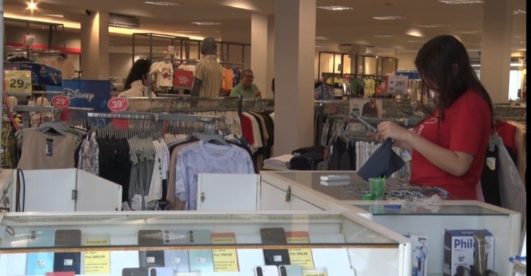 Comércio atende em horário estendido até as 22h a partir de hoje