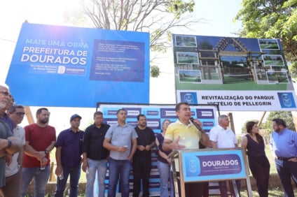 Fachada da Prefeitura de Dourados e gráficos ilustram pesquisa sobre aprovação de Marçal Filho