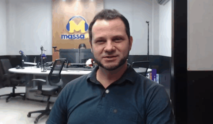 Jefferson Morel durante entrevista na Rádio Massa (Foto: Massa CG)
