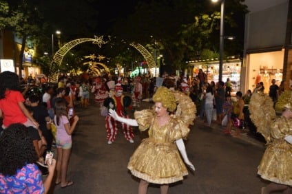 Movimento no comércio do Centro de Campo Grande durante o horário estendido do Natal dos Sonhos 2025, que combina compras, lazer e programação cultural para toda a família - Foto: Divulgação/Prefeitura de CG