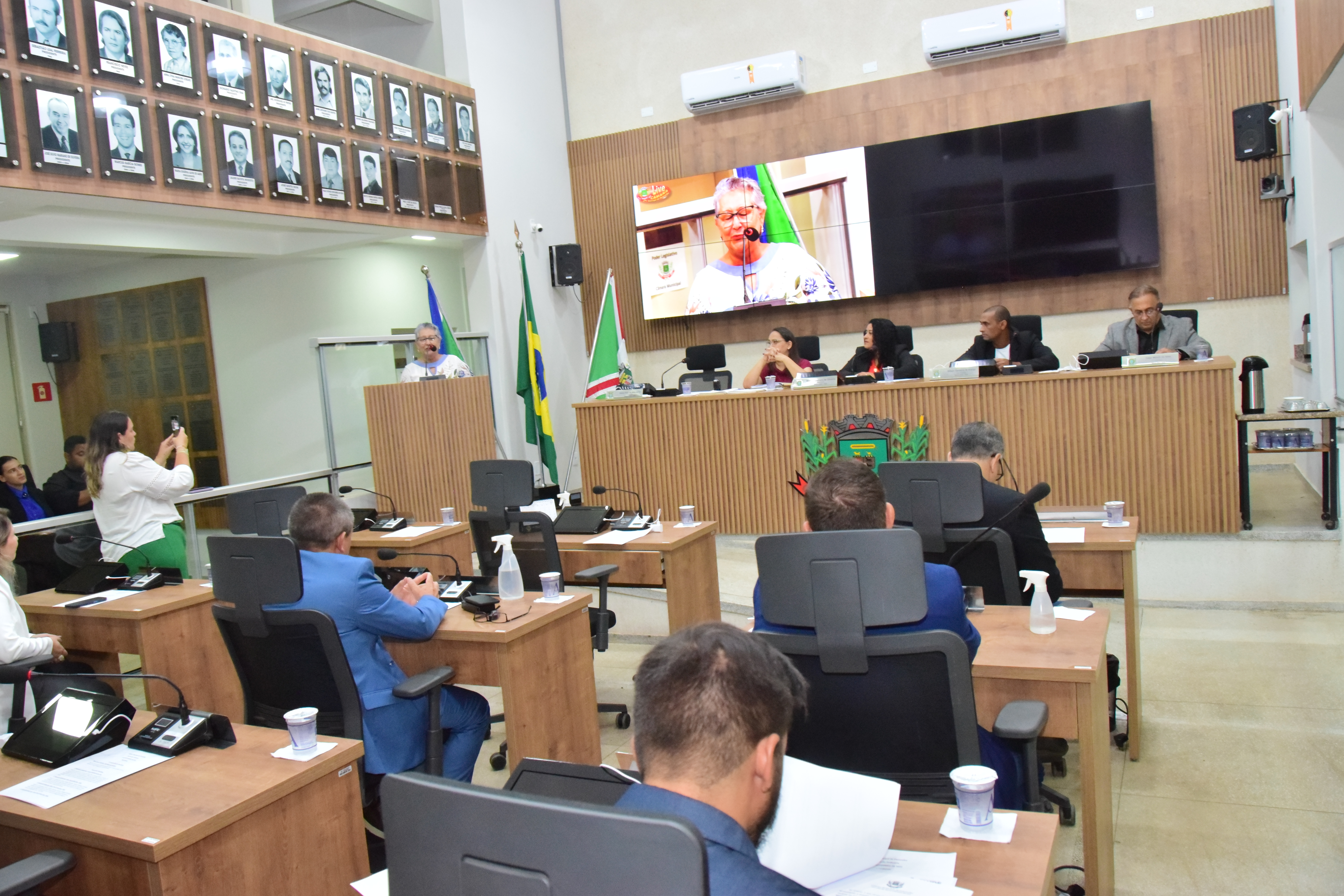 Em plenário, vereadores denunciam demora em pontes e falhas na saúde pública de Paranaíba.