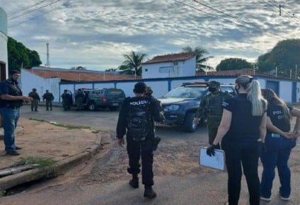 Polícia em operação de combate à violência contra a mulher. - Foto: Divulgação. 