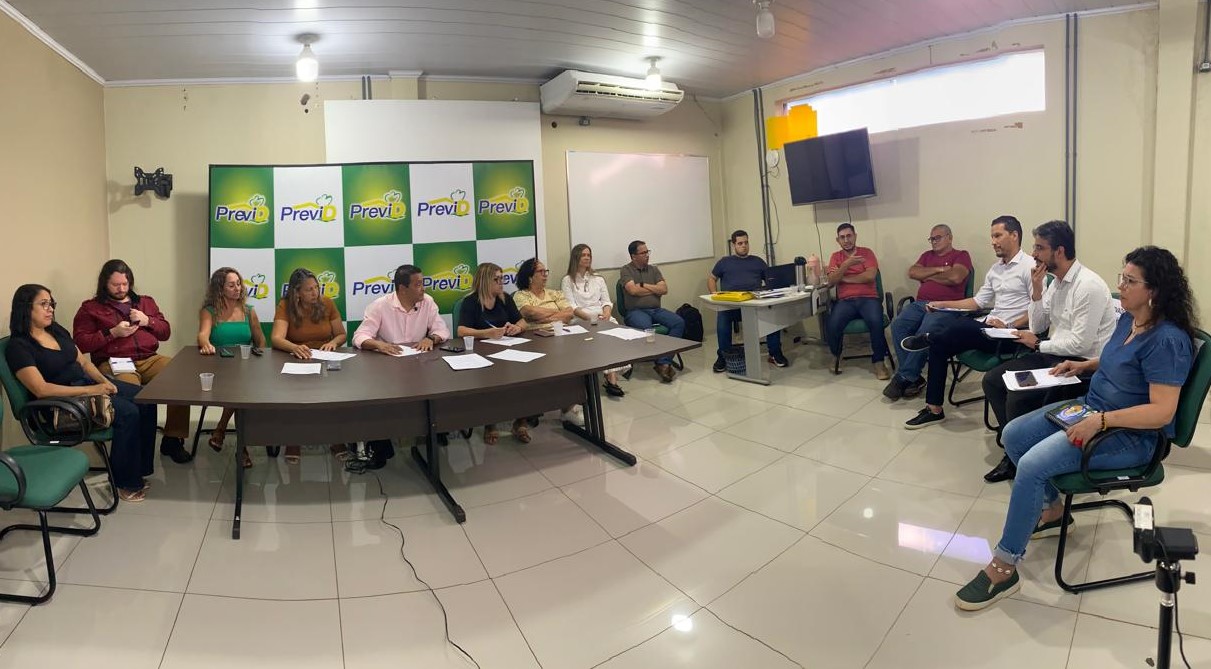 O PreviD administra o futuro previdenciário de milhares de servidores municipais. As decisões da diretoria impactam diretamente na estabilidade financeira do Instituto; a segurança dos benefícios dos aposentados e pensionistas; a transparência da gestão e a defesa dos direitos dos servidores ativos. (Foto: Assecom) O PreviD administra o futuro previdenciário de milhares de servidores municipais. As decisões da diretoria impactam diretamente na estabilidade financeira do Instituto; a segurança dos benefícios dos aposentados e pensionistas; a transparência da gestão e a defesa dos direitos dos servidores ativos. (Foto: Assecom)