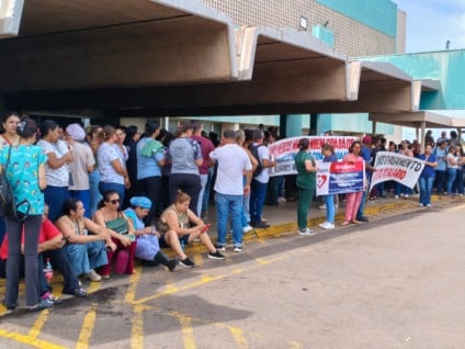 Ambulância e fachada hospitalar ilustram impasse do 13º na Santa Casa e nota do Governo de MS