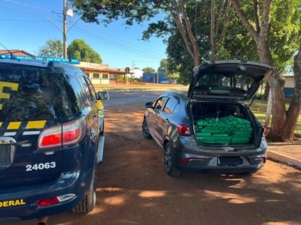 Veículo tinha placas falsas e havia sido furtado em São Paulo - Foto: Divulgação/PRF