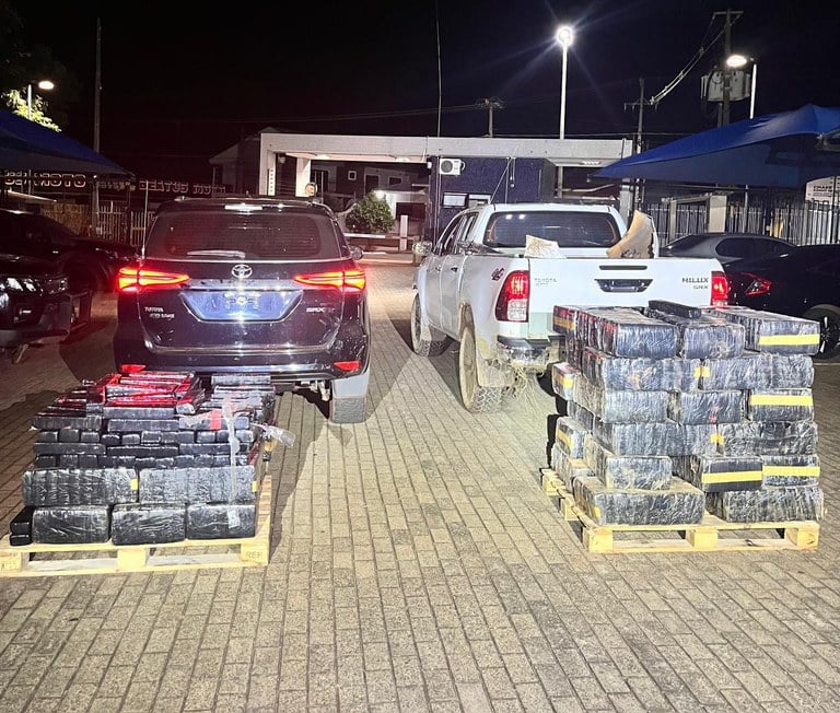 Equipes da PRF, PF e PM apreenderam mais de uma tonelada de maconha e recuperaram veículos roubados durante operação realizada em Itaquiraí - Foto: Divulgação/PRF Equipes da PRF, PF e PM apreenderam mais de uma tonelada de maconha e recuperaram veículos roubados durante operação realizada em Itaquiraí - Foto: Divulgação/PRF