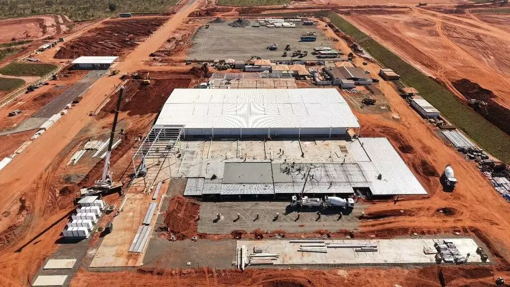 Canteiro de obras da fábrica da Arauco em Inocência. - Foto: Divulgação. Canteiro de obras da fábrica da Arauco em Inocência. - Foto: Divulgação.