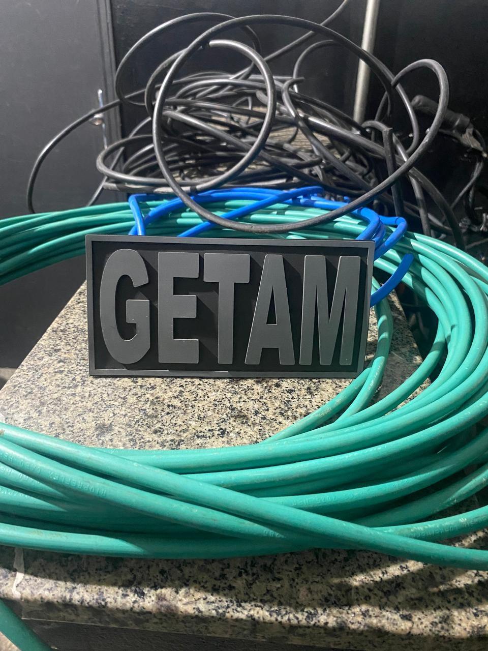 Um dos criminosos não tinha nem completa 24h, que teria sido preso por outro furto, deixado a delegacia para responder ao processo em liberdade: Divulgação/Polícia Militar Um dos criminosos não tinha nem completa 24h, que teria sido preso por outro furto, deixado a delegacia para responder ao processo em liberdade: Divulgação/Polícia Militar