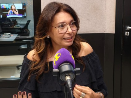 Anapaula Moreira nos estúdios da Massa FM – Foto: Ana Lorena Franco