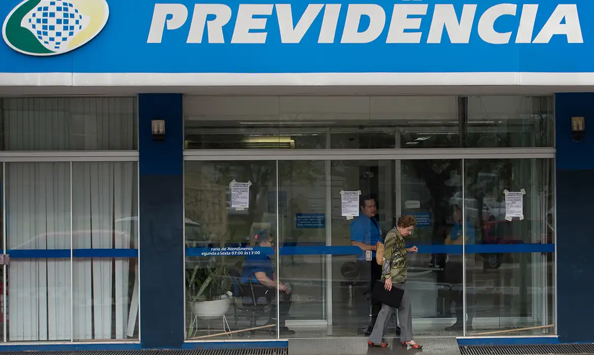 Agências funcionam excepcionalmente neste sábado e domingo para antecipar agendamentos - Foto: Marcelo Camargo/Agência Brasil Agências funcionam excepcionalmente neste sábado e domingo para antecipar agendamentos - Foto: Marcelo Camargo/Agência Brasil