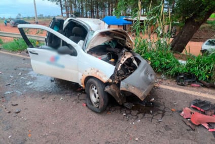 Vítimas ficaram presas nos destroços da picap - Foto/Redes sociais