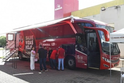 Nova unidade móvel da Rede Hemosul foi entregue nesta segunda-feira e vai atender municípios de todo o Estado - Foto: Divulgação/Governo de MS