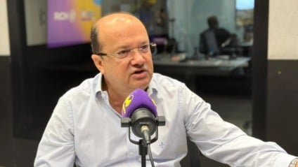 Governador em exercício, durante entrevista na rádio Massa Campo Grande Foto: Adriano Hany