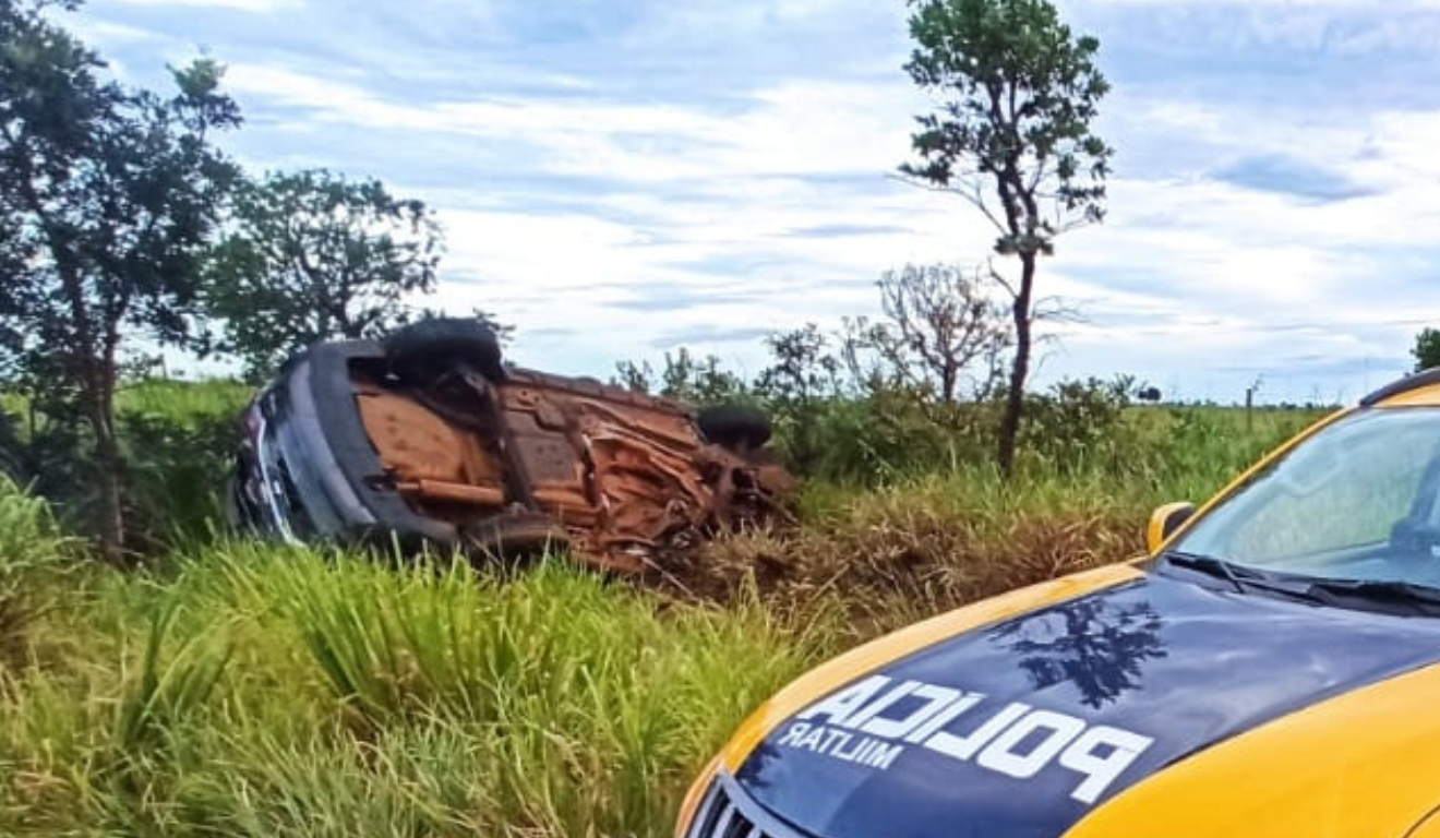 Acidente ocorreu no trecho que liga Campo Grande a Santa Rita do Pardo. Foto: PMRv Acidente ocorreu no trecho que liga Campo Grande a Santa Rita do Pardo. Foto: PMRv