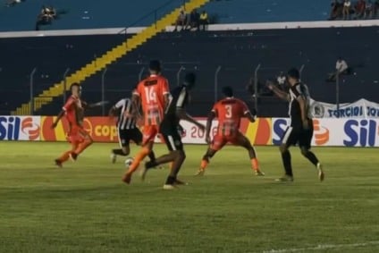 O CE Naviraiense sofreu mais uma derrota na Copa São Paulo de Juniores. (Foto: (Reprodução: Instagran Athletic Club)