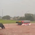 Alagamento no viaduto da regi&atilde;o do Maria Aparecida Pedrossian, na sa&iacute;da para Tr&ecirc;s Lagoas, durante a chuva desta ter&ccedil;a-feira - Foto: Reprodu&ccedil;&atilde;o