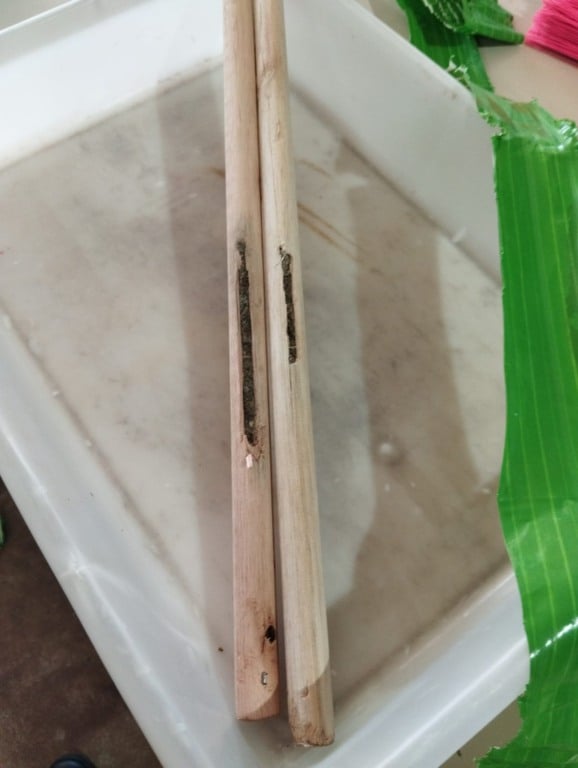 Mulher é presa ao tentar entrar em presídio com maconha escondida em vassoura