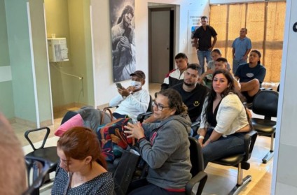 Centro cirúrgico em hospital de Campo Grande com equipe de ortopedia preparada para procedimento do SUS.