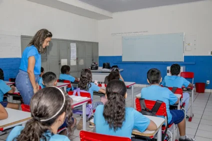 Professora da Reme em sala de aula(Foto: Divulgação/PMC)