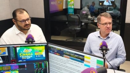 Júlio França, de camisa branca e Rodrigo Balejo, de camisa azul Foto: Fernando de Carvalho