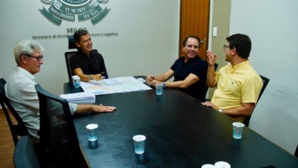 Reunião na Seilog definiu o início das obras de infraestrutura nos bairros de Aparecida do Taboado (Foto: Assessoria)